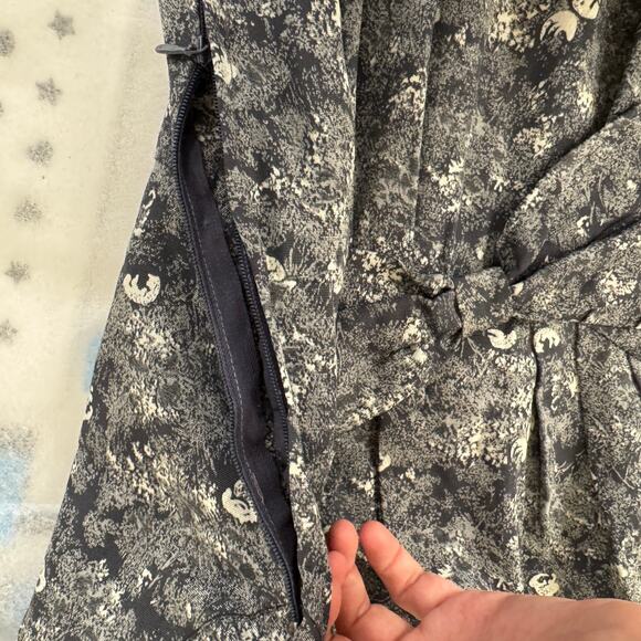 Vintage 1980s Plus Size Blue Floral Brocade Dress with Bow Detail – Size 22 - Picture 6 of 16